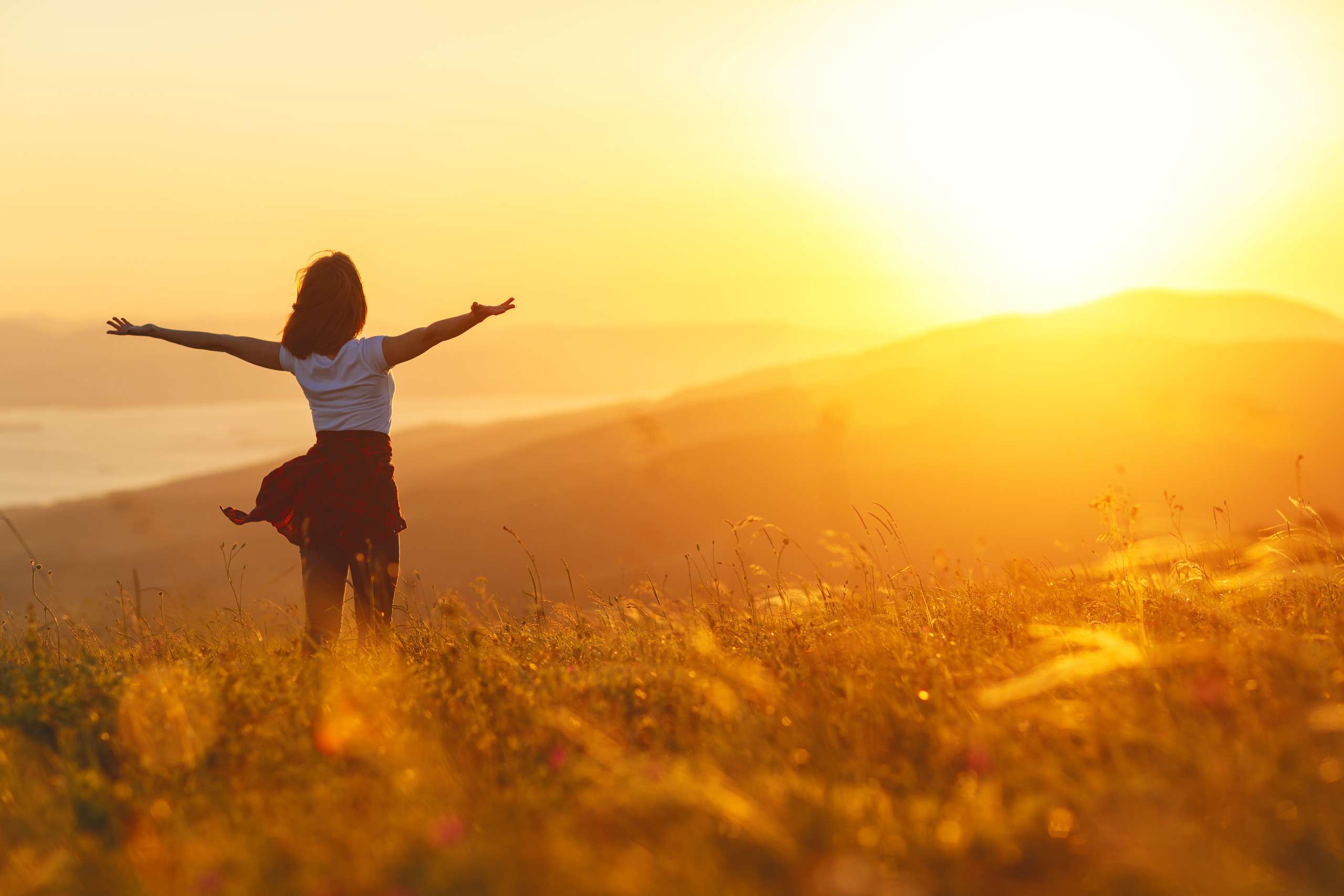 women-in-field-sunrise-colin-austin-gbiota