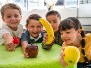 kids-health-holding-food-colin-austin-gbiota