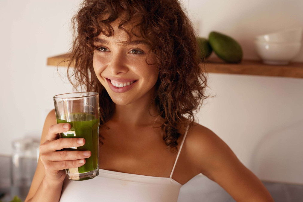 green-juice-smoothie-gbiota-colin-austin-scaled-1