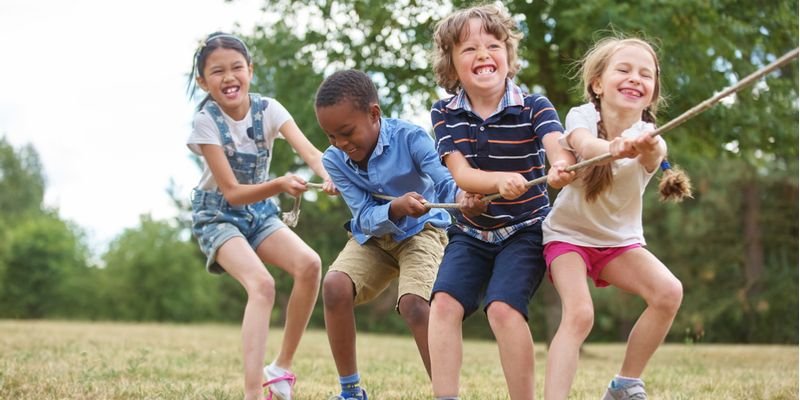 kids-playing-tug-of-war
