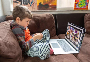 kid-using-laptop-colin-austin-gbiota