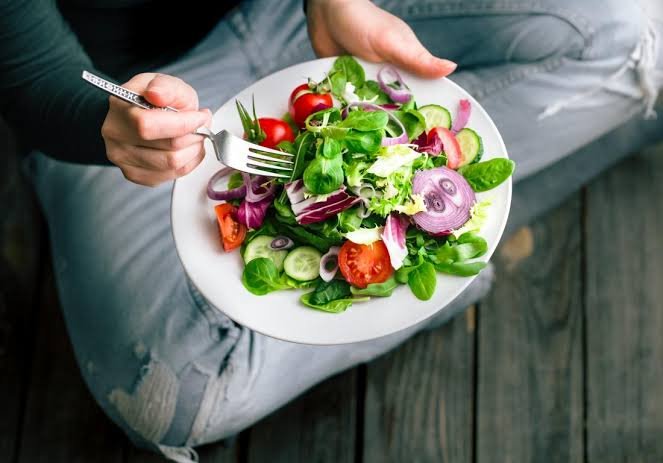 person-eating-salad-colin-austin-gbiota