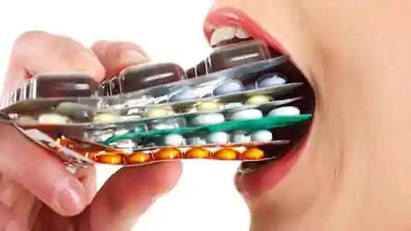 pills-in-mouth-colin-austin-gbiota