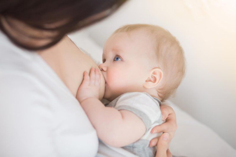 baby-breastfeeding-colin-austin-gbiota